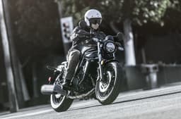 Kawasaki Eliminator 500 riding shot